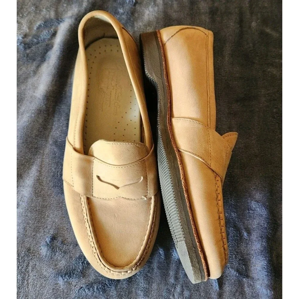 Tan rockport loafers size 8 Wide Mens